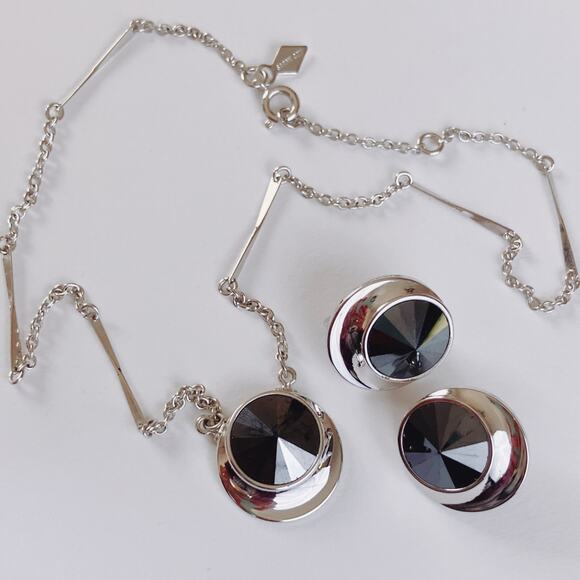 VTG Signed Sarah Coventry Clip Earrings Necklace Set Black Glass Silver Tone 70s - Picture 3 of 13